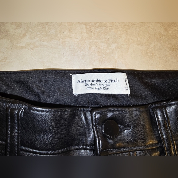 Abercrombie & Fitch Women’s Faux Leather Ankle Straight Pants Black Size 27 / 4 - Picture 9 of 11